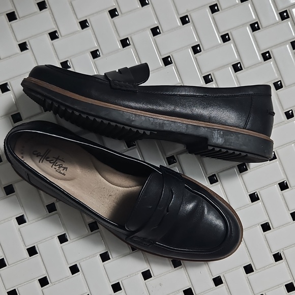 Clarks Leather Loafers, Sz 9 - Picture 8 of 8